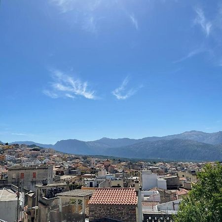 דירות דורגלי Casa Vacanze Sa Piazza מראה חיצוני תמונה
