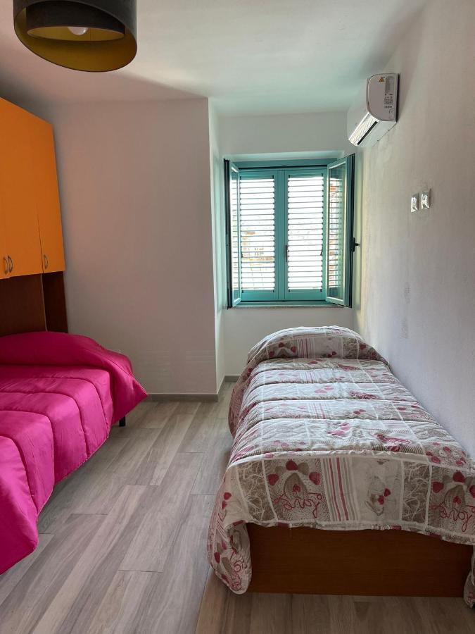 דירות דורגלי Casa Vacanze Sa Piazza מראה חיצוני תמונה