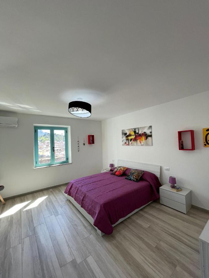 דירות דורגלי Casa Vacanze Sa Piazza מראה חיצוני תמונה