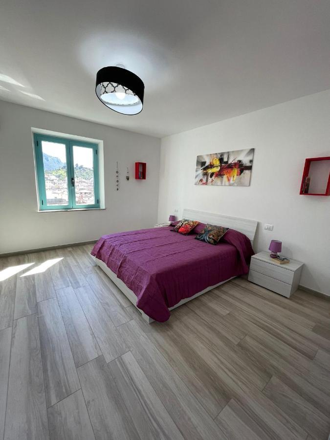 דירות דורגלי Casa Vacanze Sa Piazza מראה חיצוני תמונה